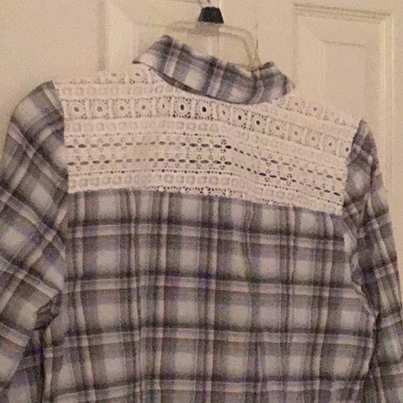 CLOSET CLEAN OUT Bandolino button up shirt - Picture 4 of 5